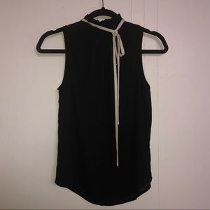 Who What Wear Sleeveless Blouse w White Neck Tie